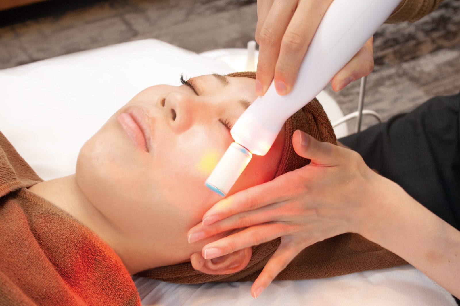 Salon de Booでラフォンテの施術を行っている様子